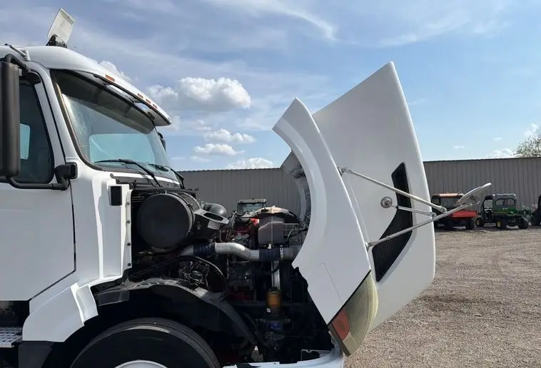 2008 Volvo VNL photo 46