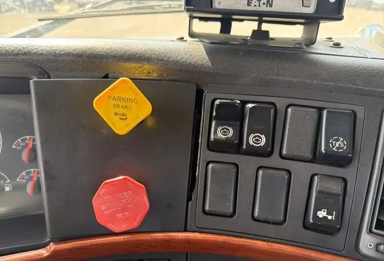 2008 Volvo VNL photo 35