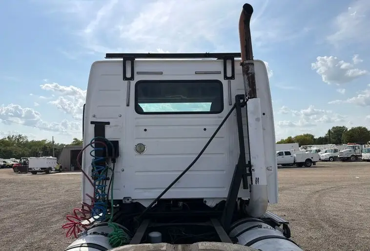 2008 Volvo VNL photo 17