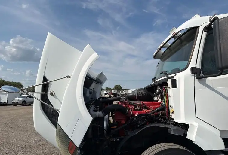 2008 Volvo VNL photo 52