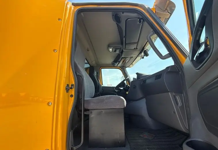 2024 International LT625 photo 43
