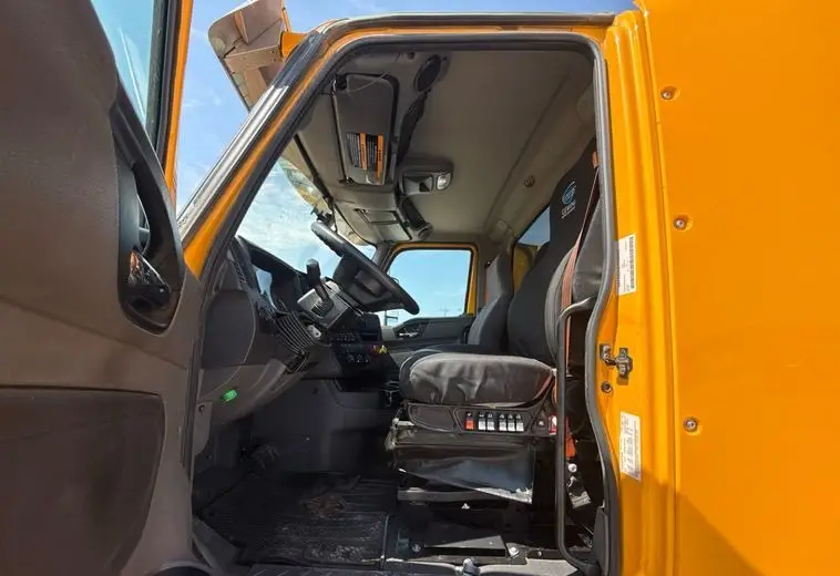 2024 International LT625 photo 29