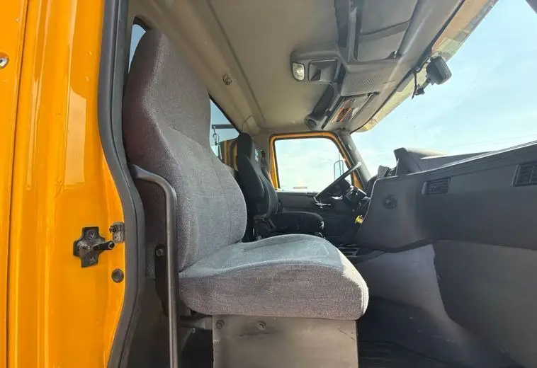 2024 International LT625 photo 42