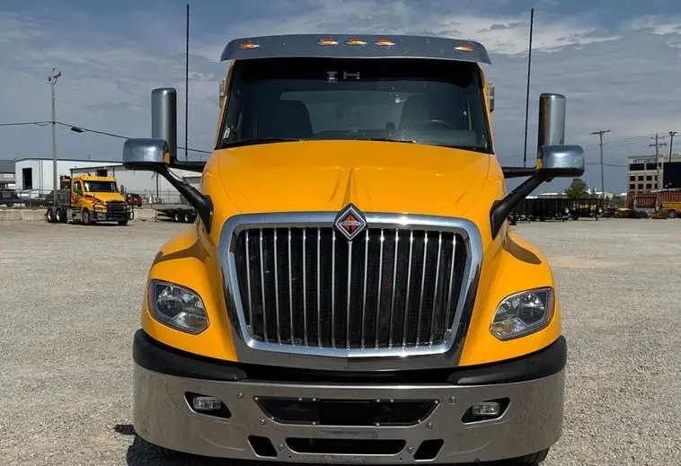 2024 International LT625 photo 2