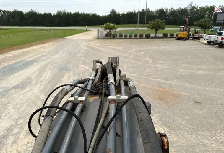2017 John Deere 210G photo 35