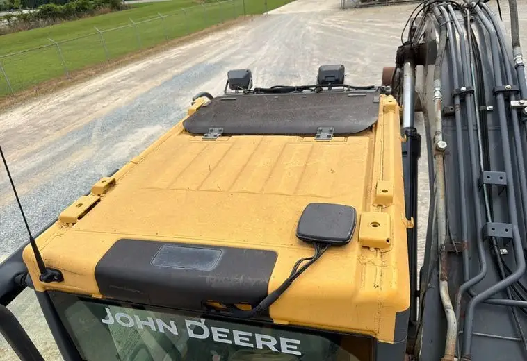 2017 John Deere 210G photo 31