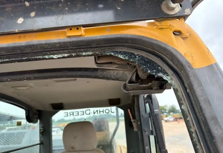 2017 John Deere 210G photo 41