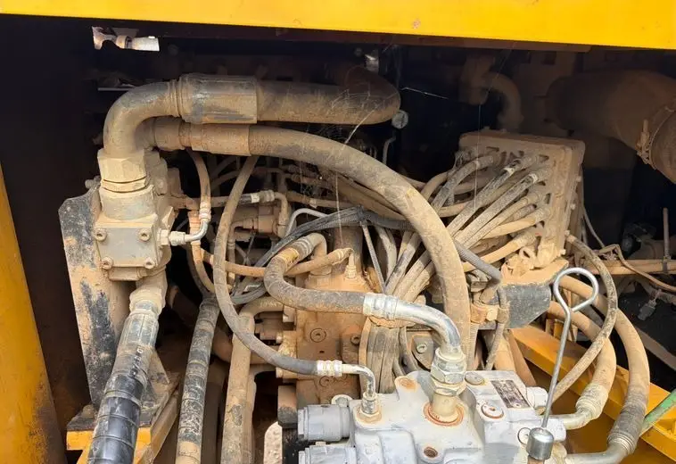 2017 John Deere 210G photo 30