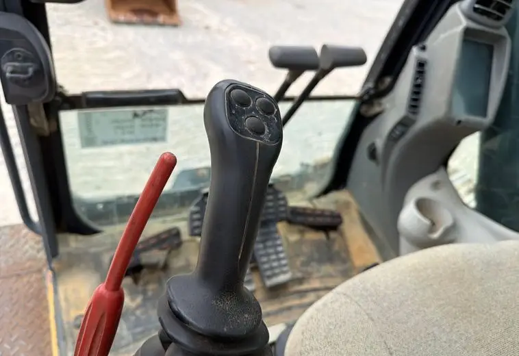 2017 John Deere 210G photo 45