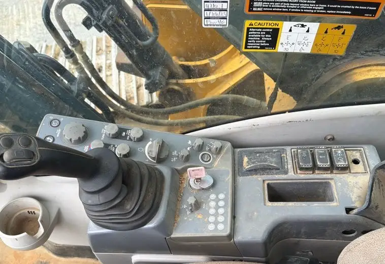 2017 John Deere 210G photo 47