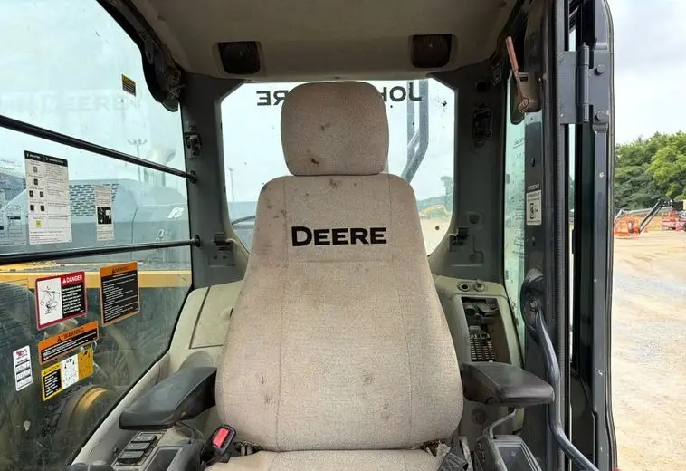2017 John Deere 210G photo 38