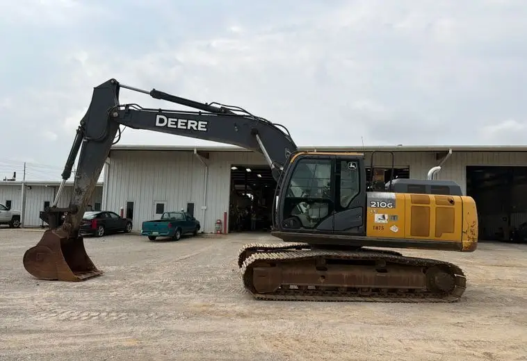 2017 John Deere 210G photo 8