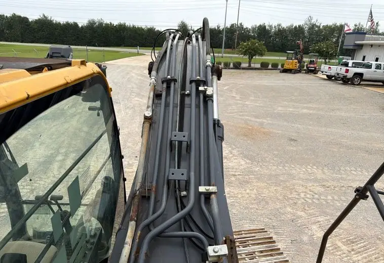 2017 John Deere 210G photo 34
