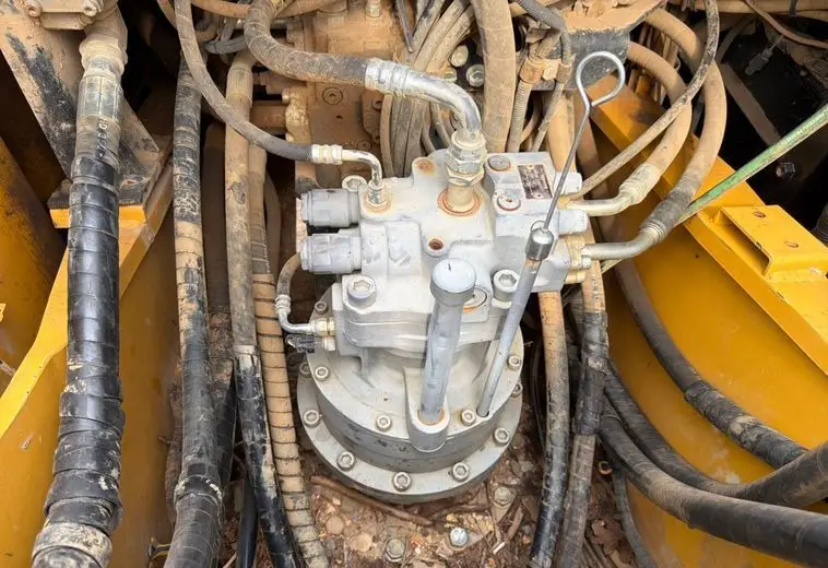 2017 John Deere 210G photo 29
