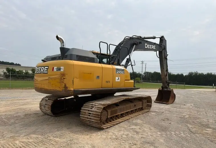 2017 John Deere 210G photo 5