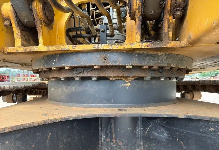 2017 John Deere 210G photo 64