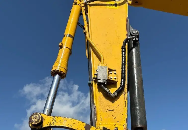 2017 Komatsu PC210LC-11 photo 17