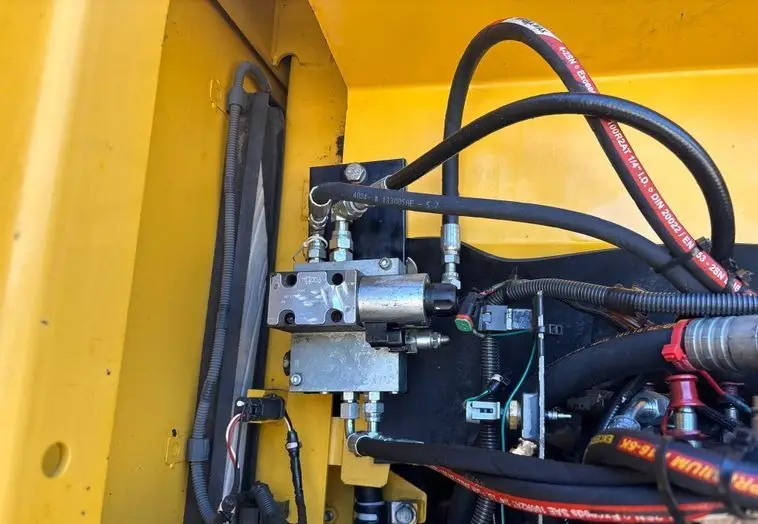 2017 Komatsu PC210LC-11 photo 43