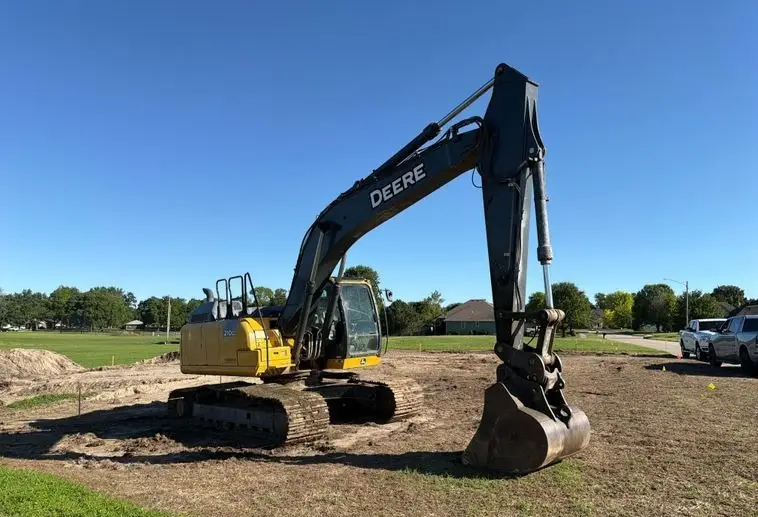 2017 John Deere 210G photo 3