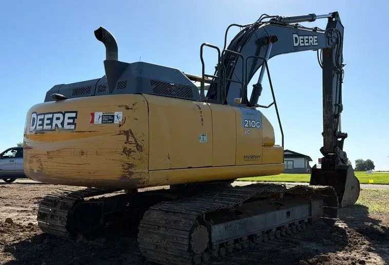 2017 John Deere 210G photo 5