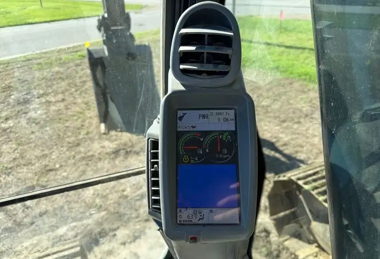 2017 John Deere 210G photo 46