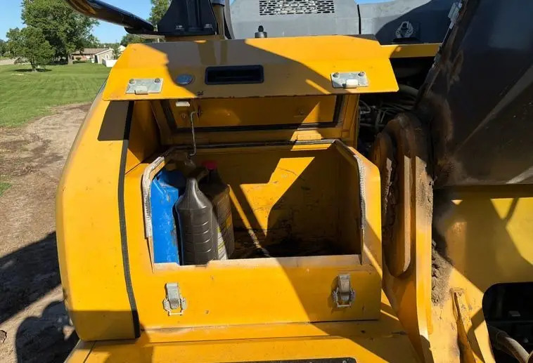 2017 John Deere 210G photo 29