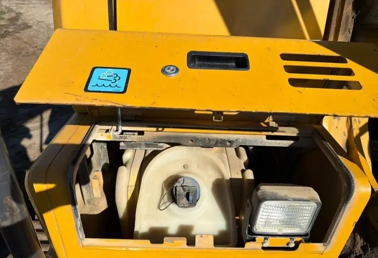 2017 John Deere 210G photo 28