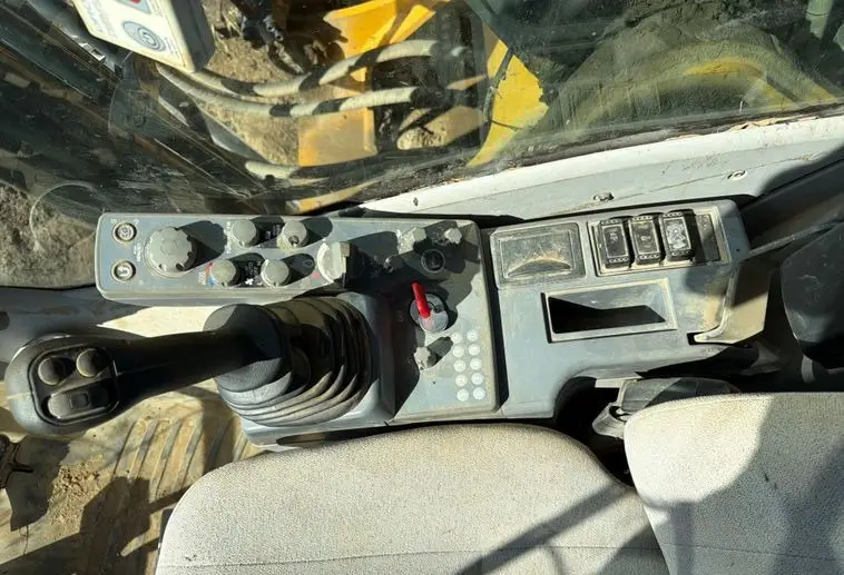 2017 John Deere 210G photo 48