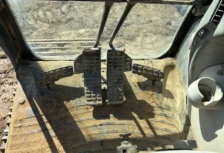 2017 John Deere 210G photo 44