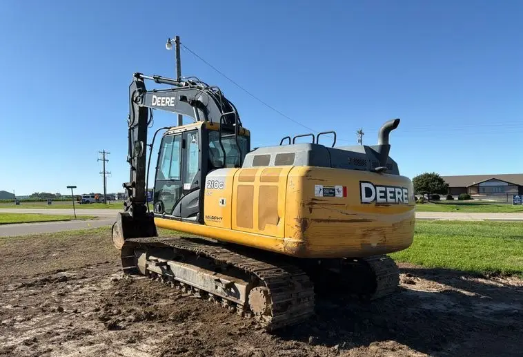 2017 John Deere 210G photo 7