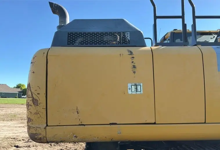 2017 John Deere 210G photo 34