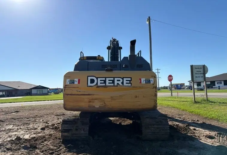2017 John Deere 210G photo 6