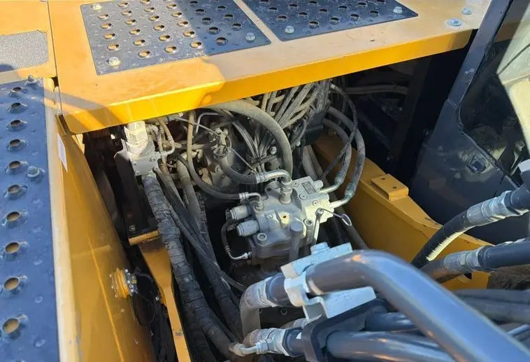2017 John Deere 210G photo 57