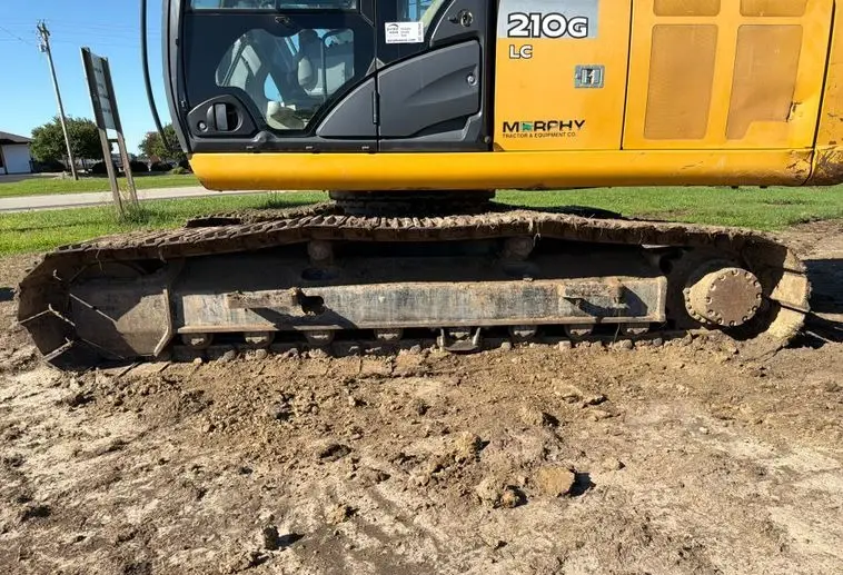 2017 John Deere 210G photo 64