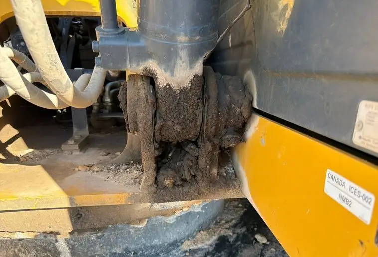 2017 John Deere 210G photo 12