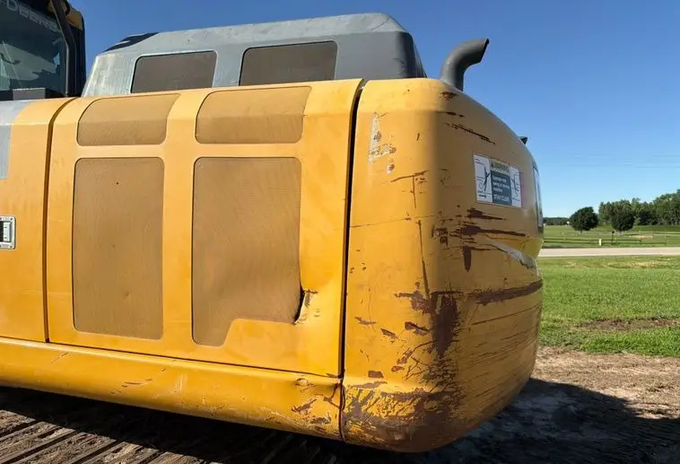 2017 John Deere 210G photo 38