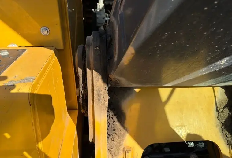 2017 John Deere 210G photo 30