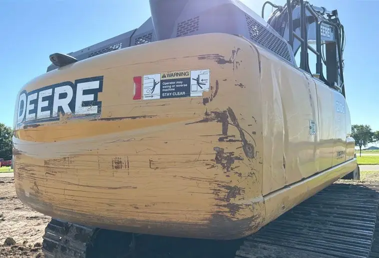 2017 John Deere 210G photo 35