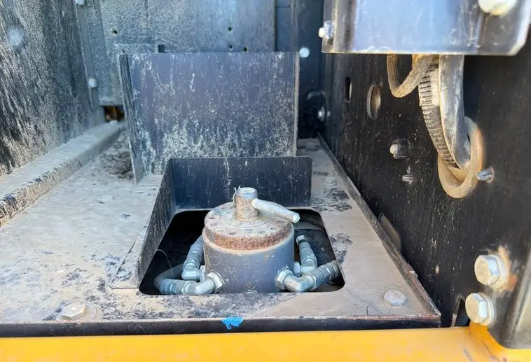 2017 John Deere 210G photo 60