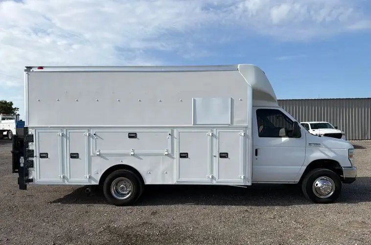 2014 Ford E450 Super Duty photo 4