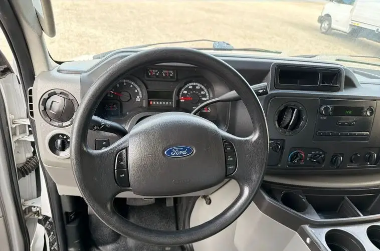 2014 Ford E450 Super Duty photo 63