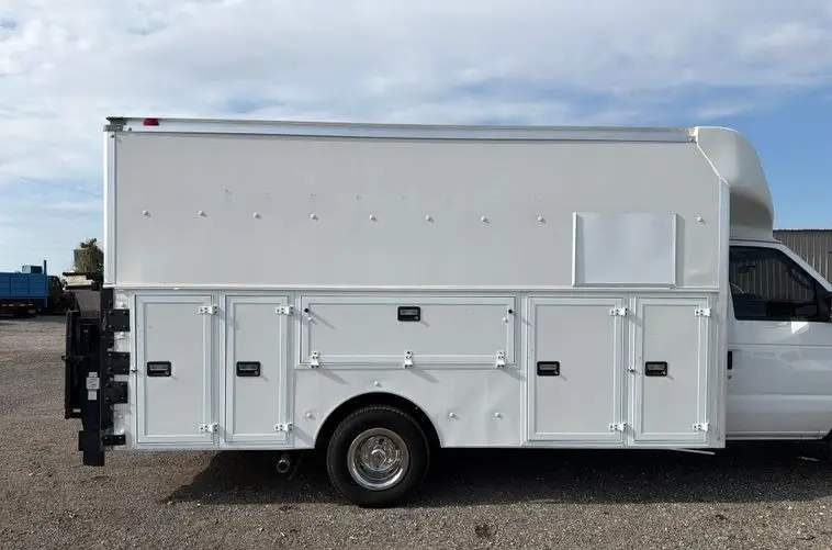 2014 Ford E450 Super Duty photo 33