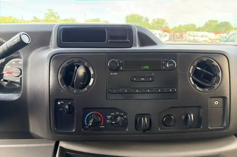 2014 Ford E450 Super Duty photo 67