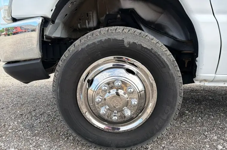 2014 Ford E450 Super Duty photo 82