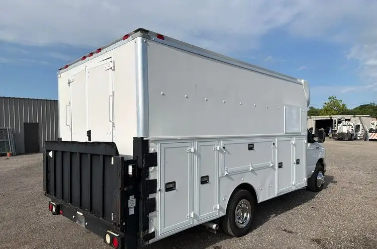 2014 Ford E450 Super Duty photo 6