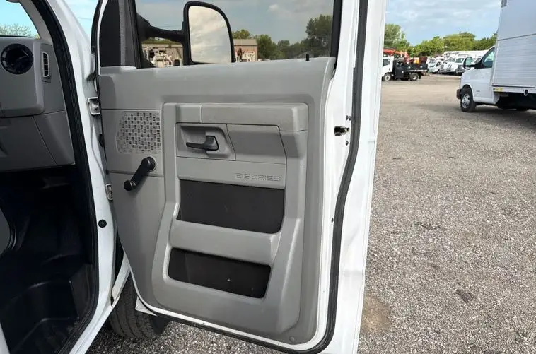 2014 Ford E450 Super Duty photo 71