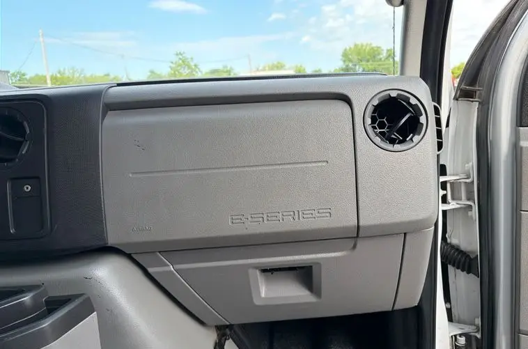 2014 Ford E450 Super Duty photo 69