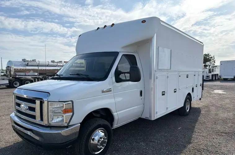 2014 Ford E450 Super Duty photo 1