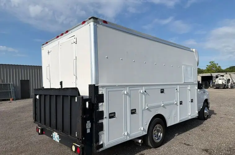 2014 Ford E450 Super Duty photo 5