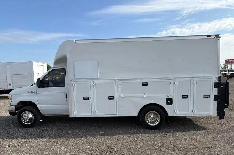 2014 Ford E450 Super Duty photo 9